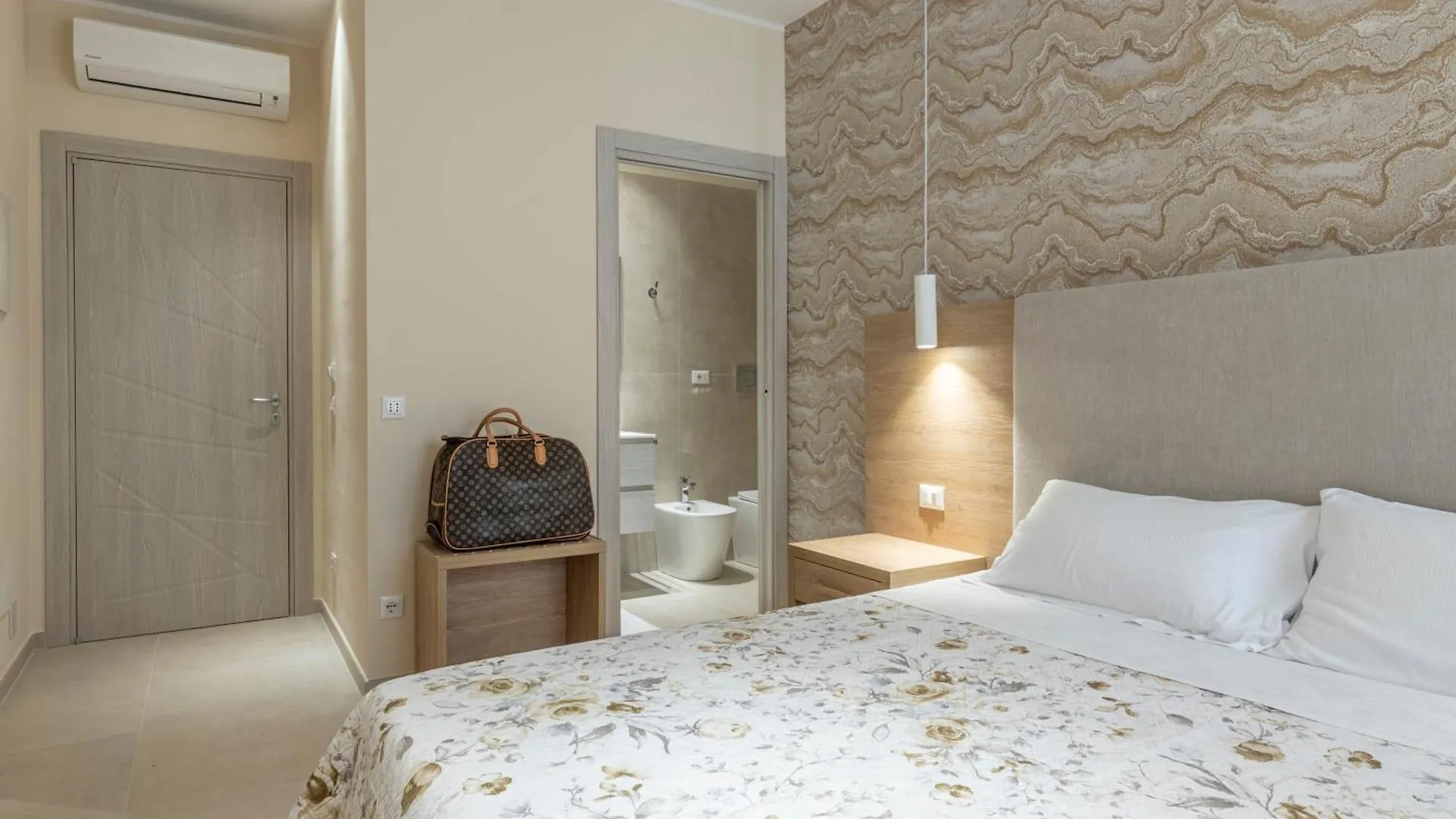 Ilenia'S Boutique Rooms Follonica