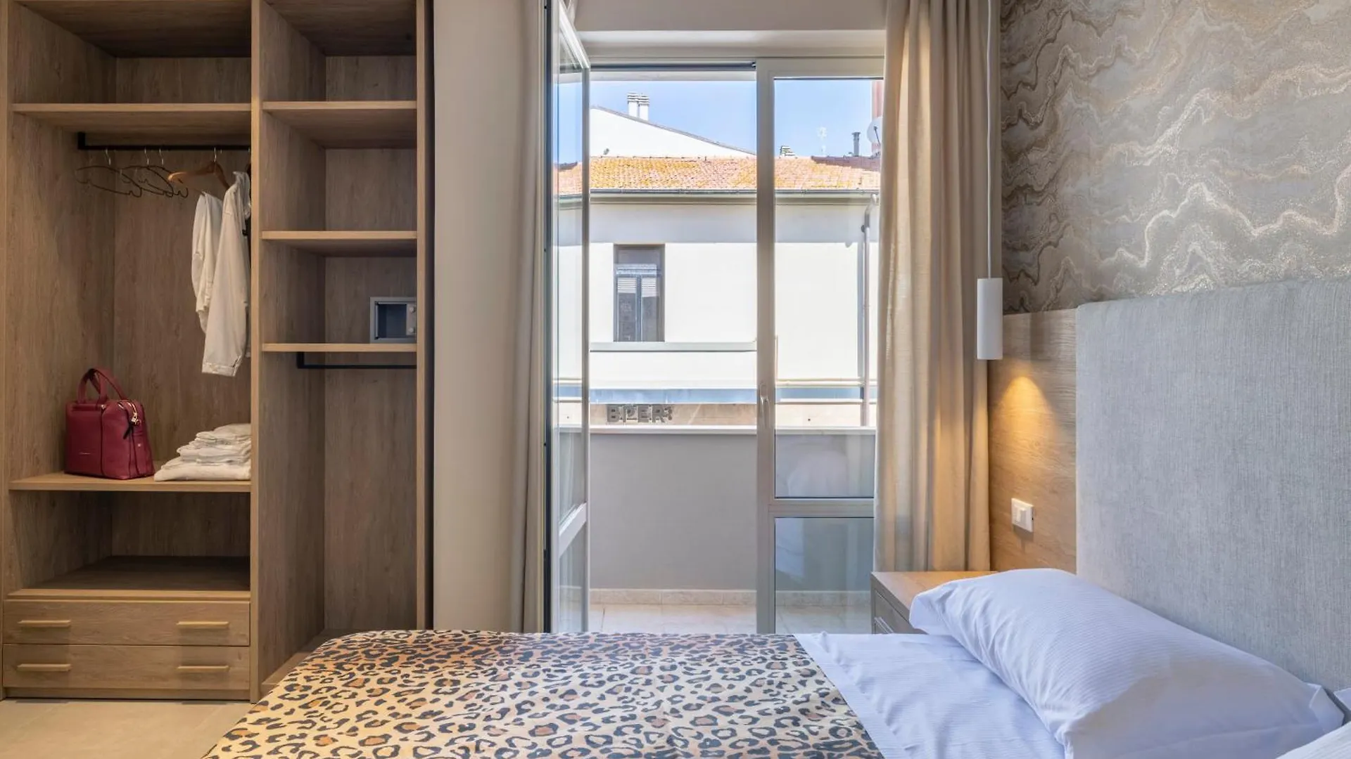 Ilenia'S Boutique Rooms Follonica 0*,