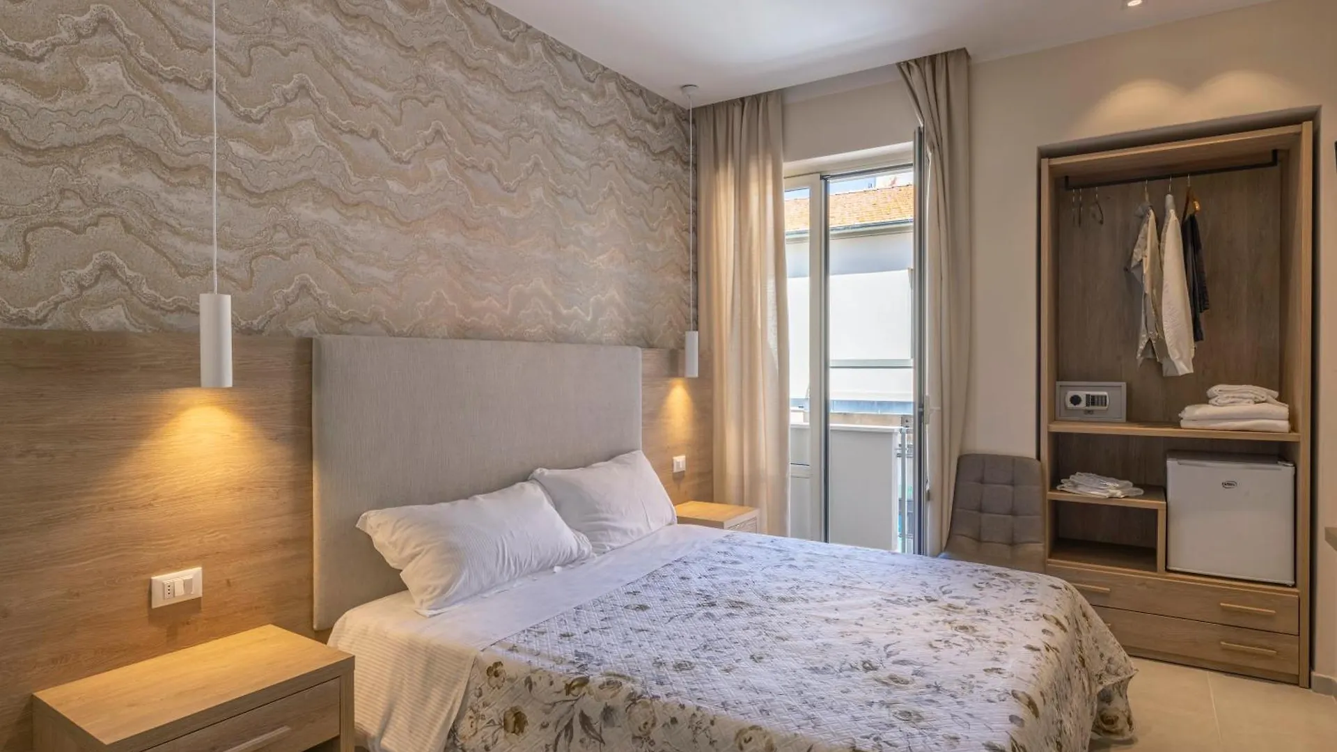 Ilenia'S Boutique Rooms Follonica Affittacamere