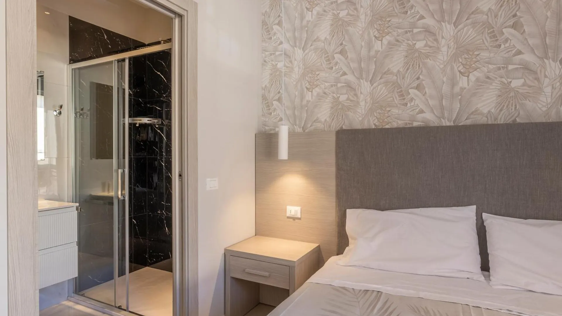 Ilenia'S Boutique Rooms Follonica 0*,  Italia