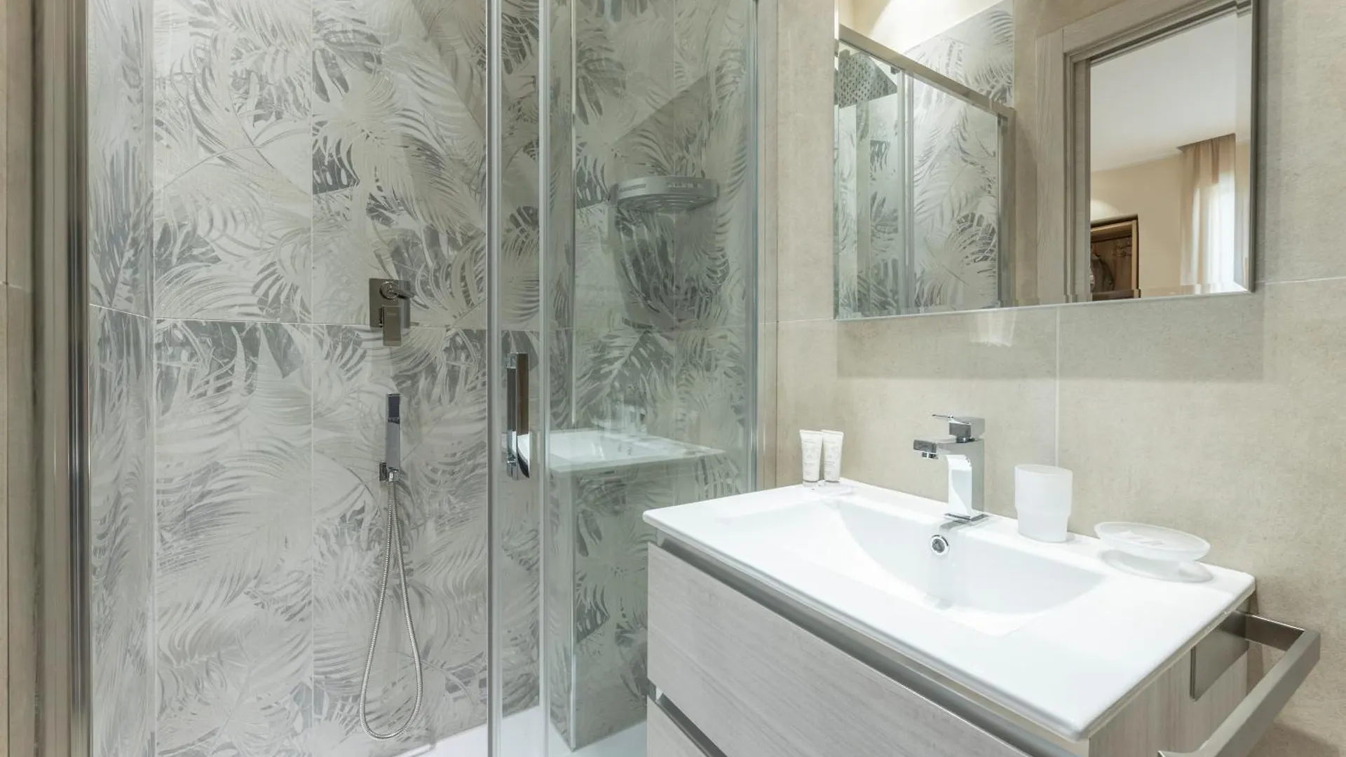 Ilenia'S Boutique Rooms Follonica Affittacamere