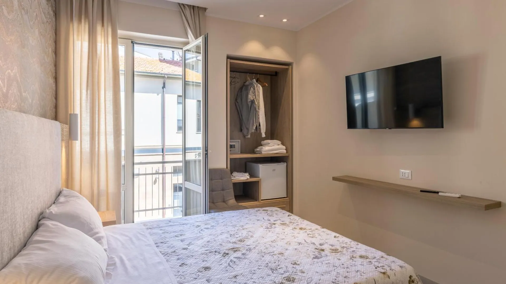 Ilenia'S Boutique Rooms Follonica